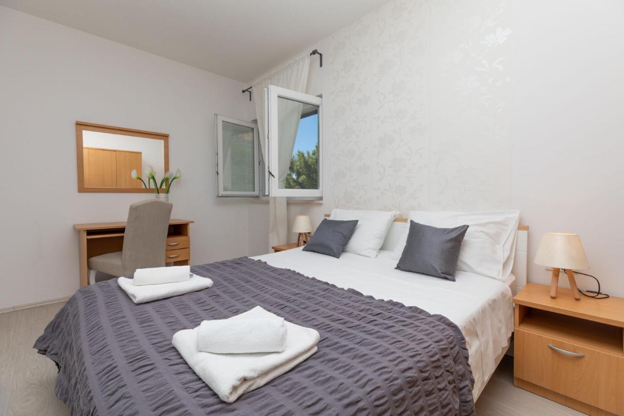 Apartments Empress Мимице Екстериор снимка