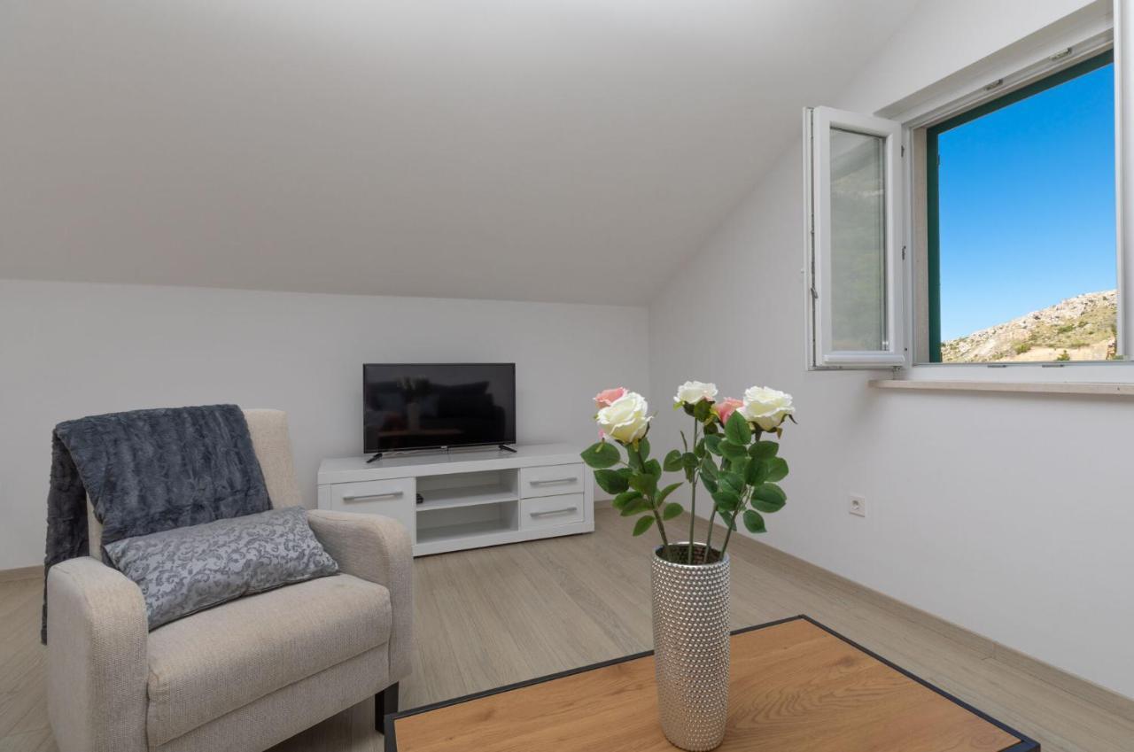 Apartments Empress Мимице Екстериор снимка