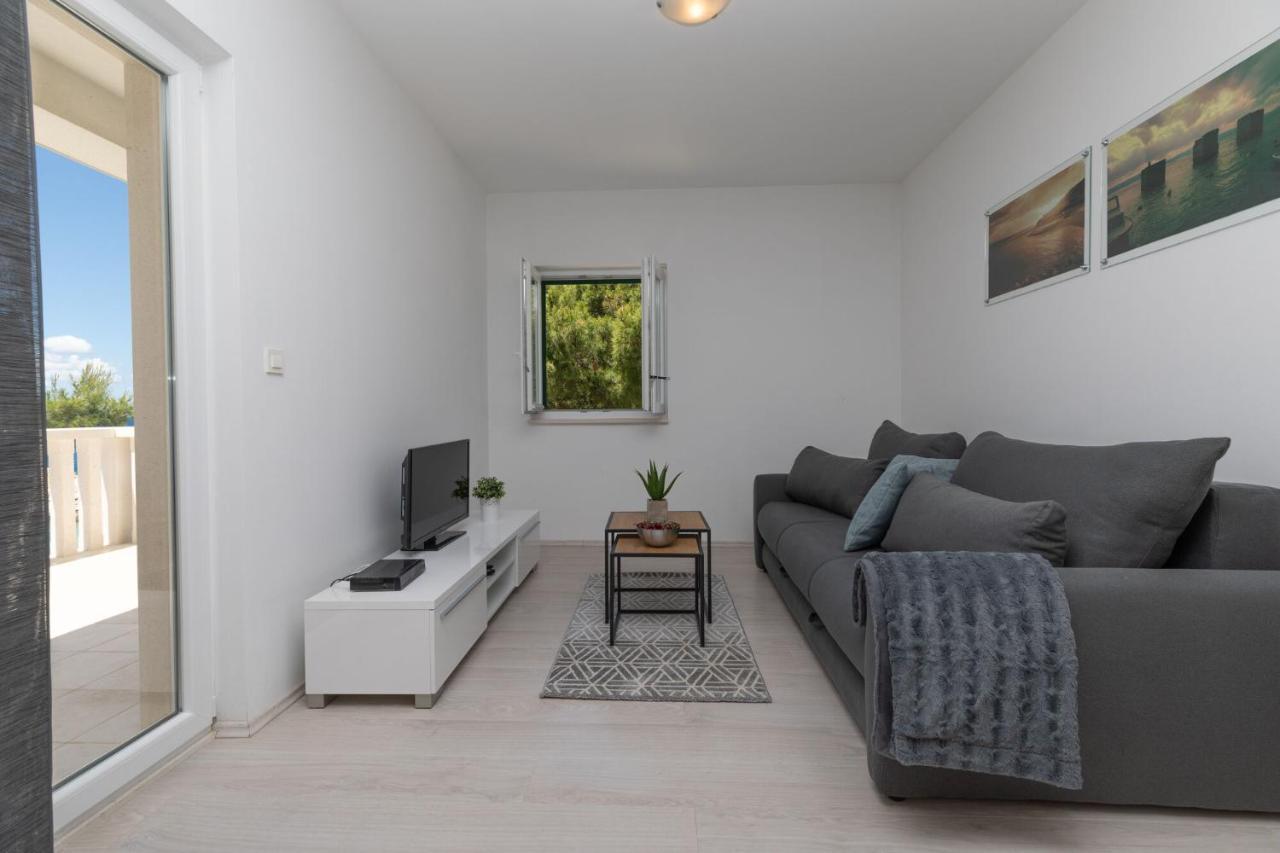 Apartments Empress Мимице Екстериор снимка