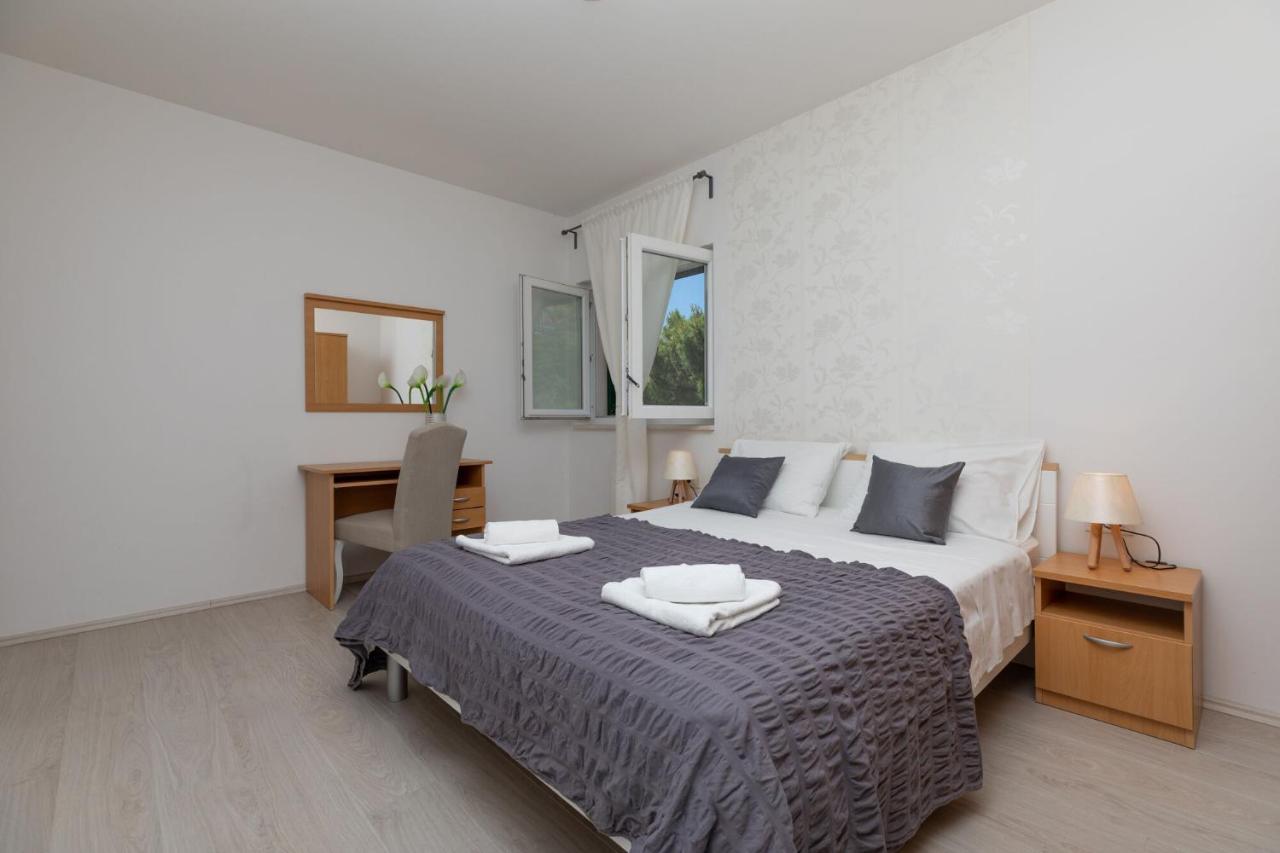 Apartments Empress Мимице Екстериор снимка